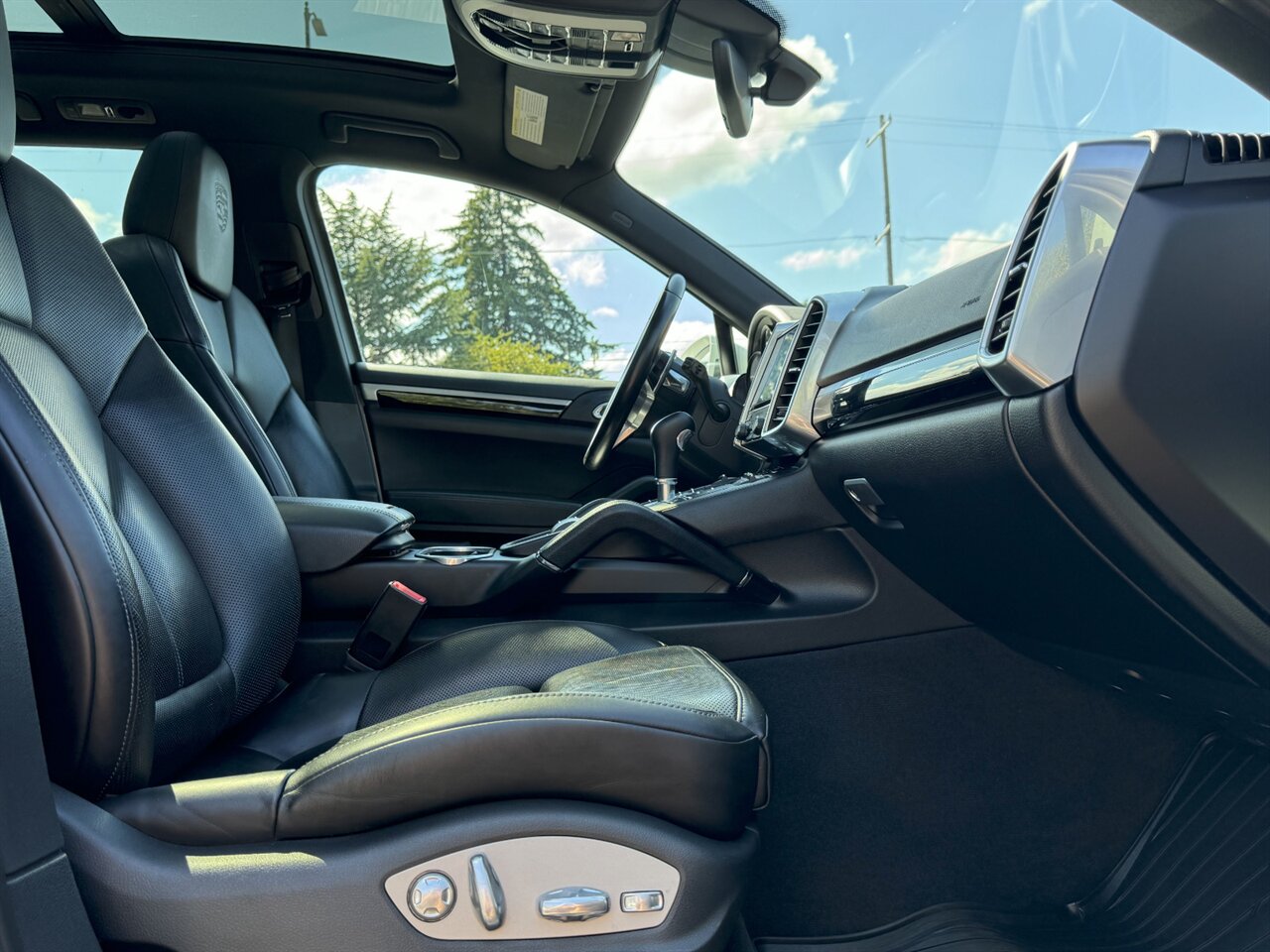 2017 Porsche Cayenne S E-Hybrid - Photo 17 - Portland, OR 97211