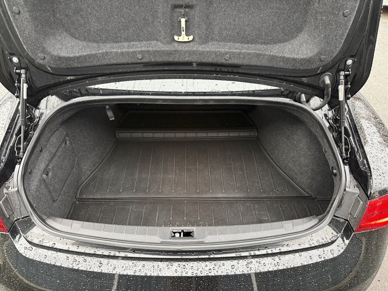 2017 INFINITI Q60 Red Sport 400 ONLY 62K MILES   - Photo 13 - Portland, OR 97211