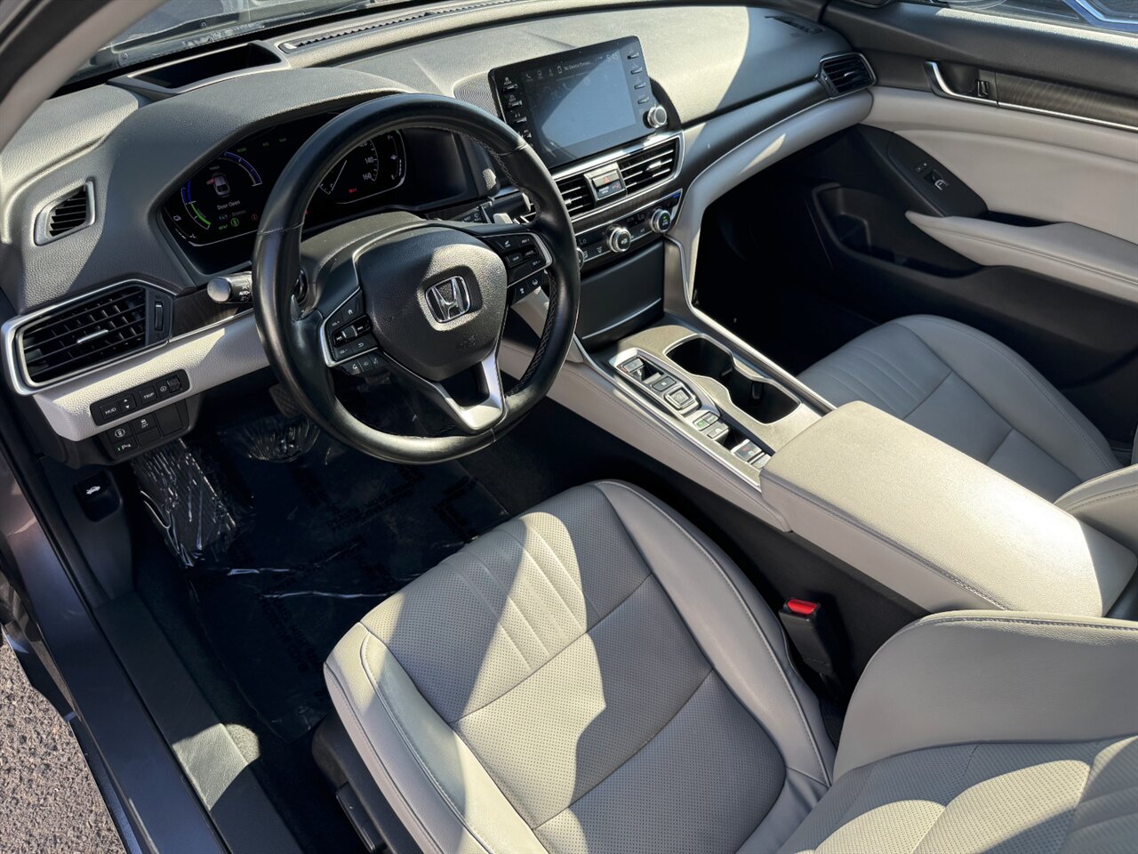 2018 Honda Accord Hybrid Touring   - Photo 2 - Portland, OR 97211