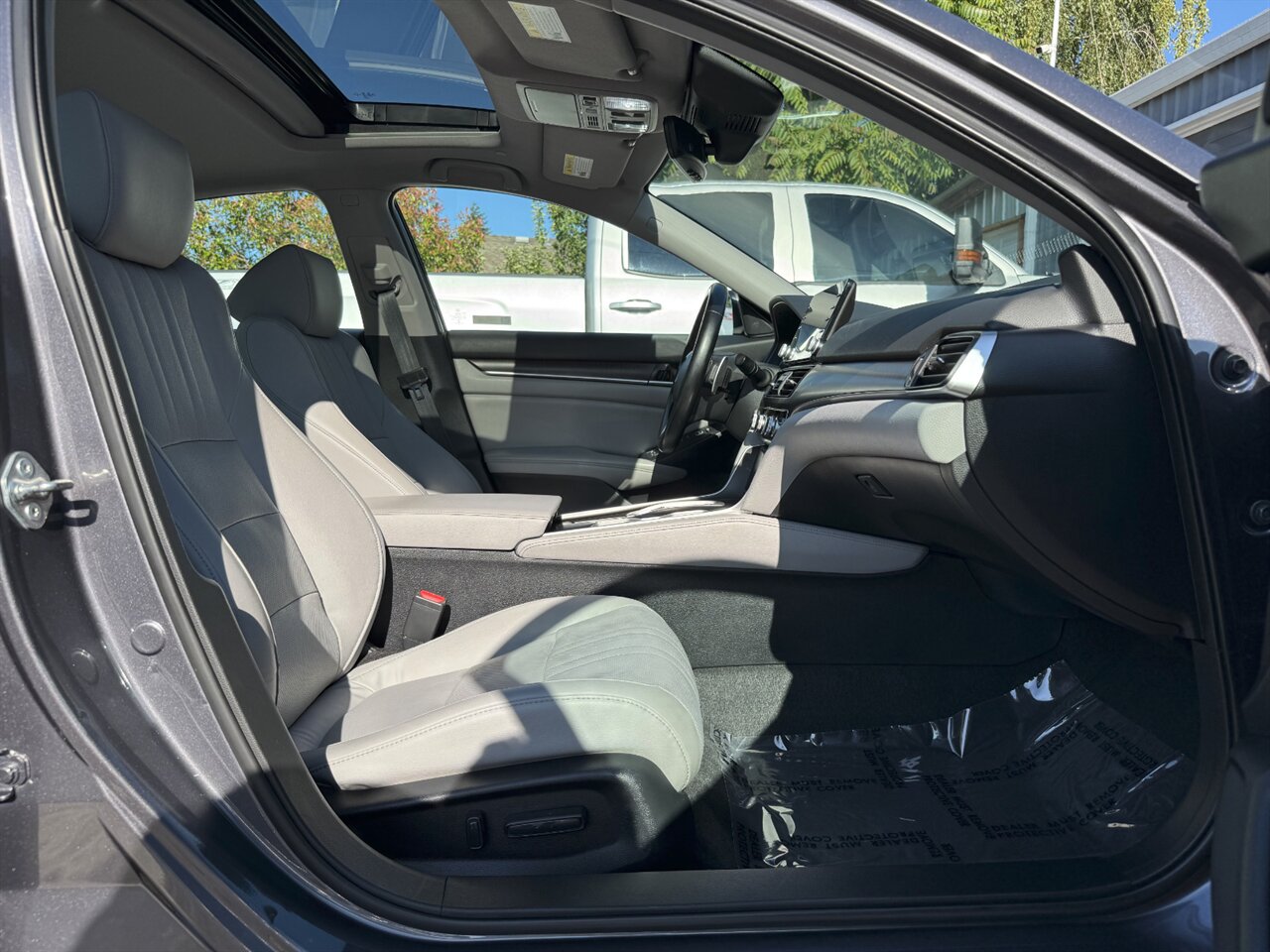 2018 Honda Accord Hybrid Touring   - Photo 18 - Portland, OR 97211
