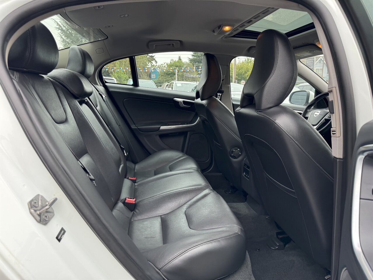 2014 Volvo S60 T5 - Photo 16 - Portland, OR 97211