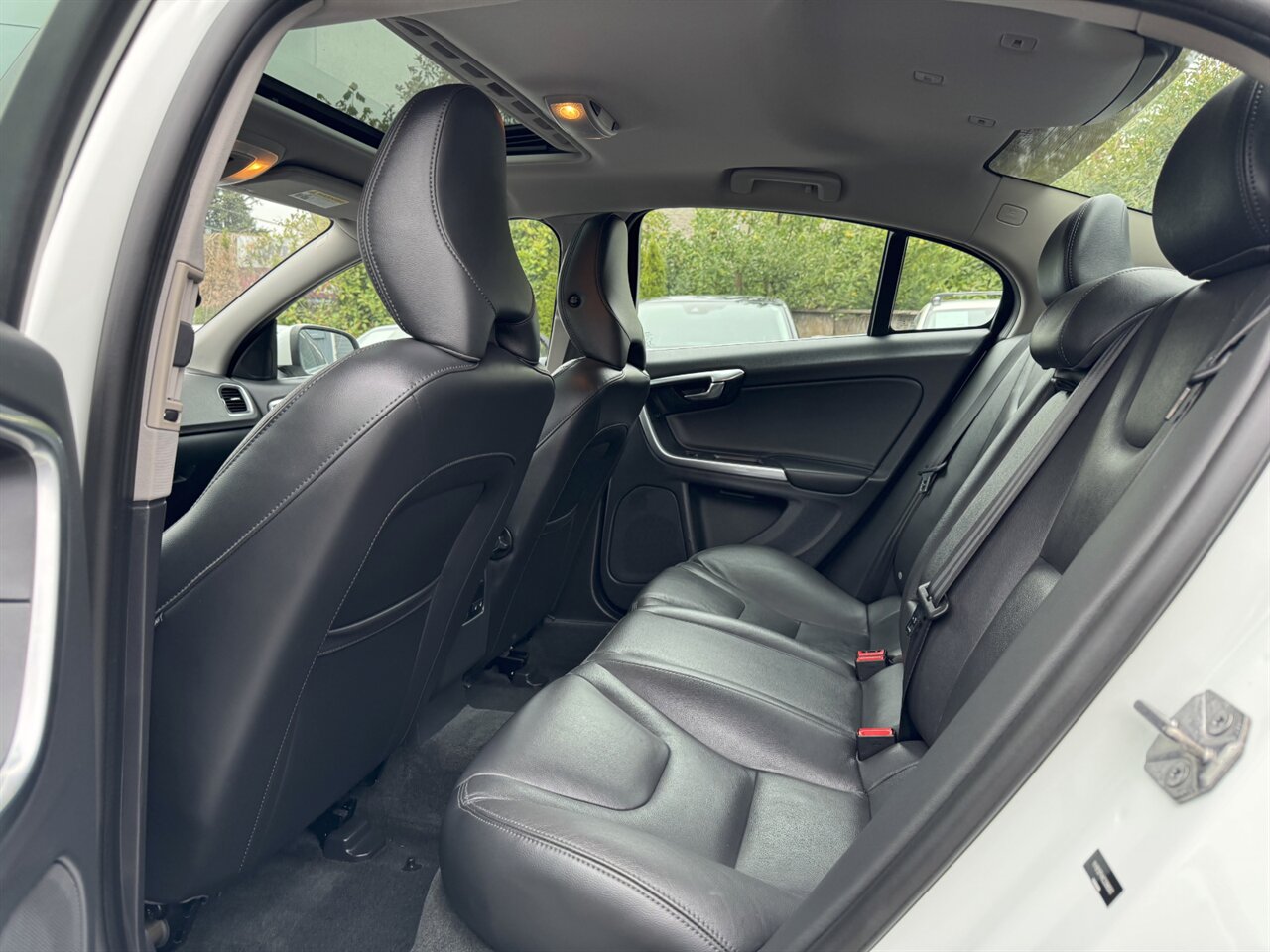2014 Volvo S60 T5 - Photo 13 - Portland, OR 97211