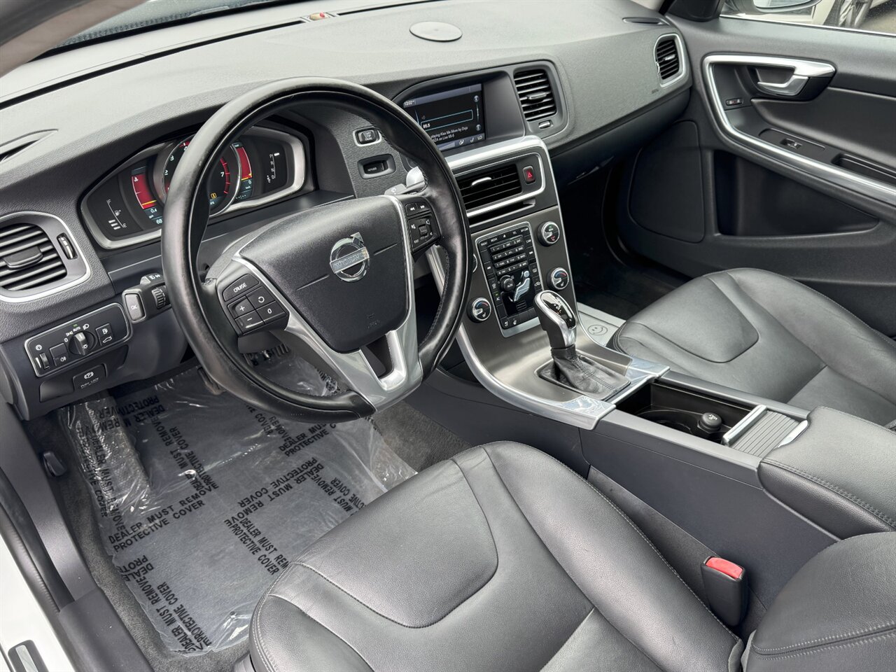 2014 Volvo S60 T5 - Photo 2 - Portland, OR 97211
