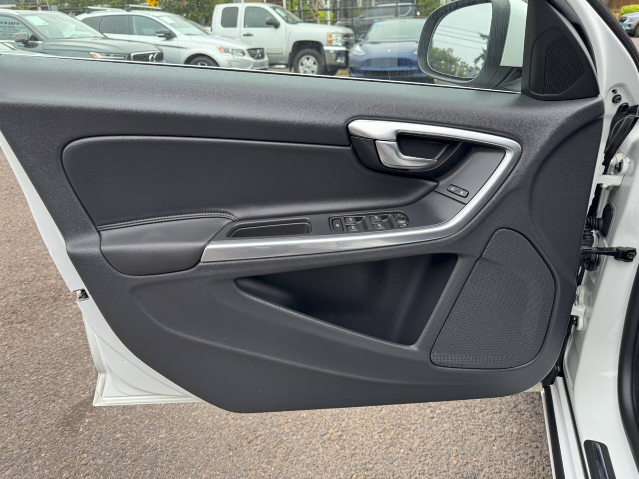 2014 Volvo S60 T5 - Photo 12 - Portland, OR 97211