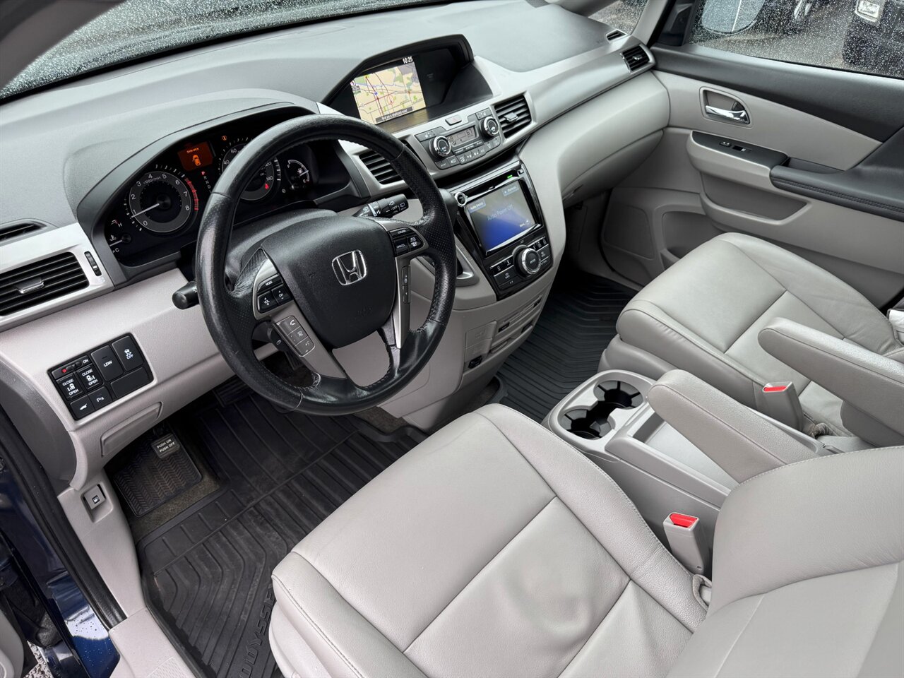 2016 Honda Odyssey Touring Elite DVD NAV - Photo 2 - Portland, OR 97211