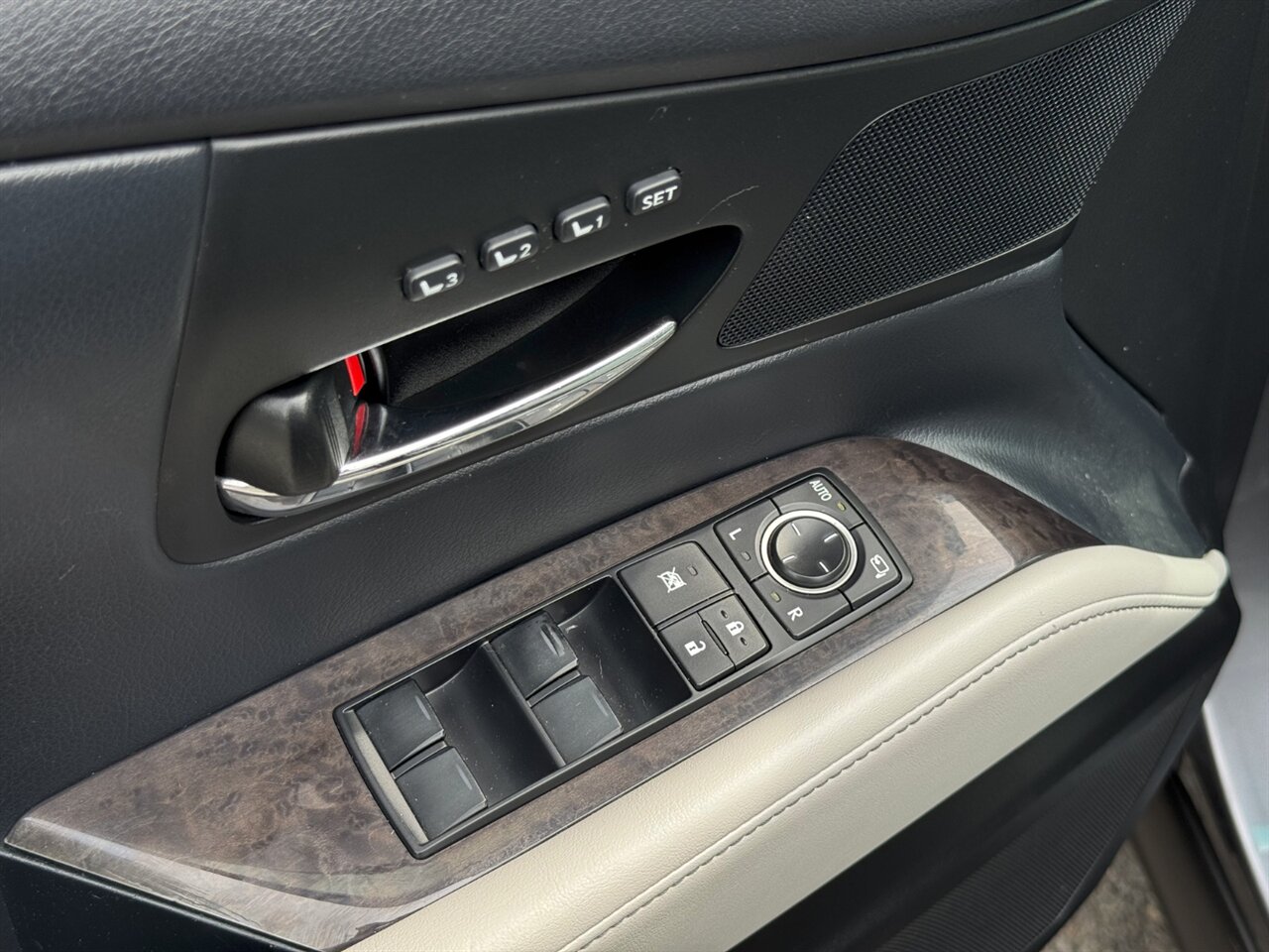 2013 Lexus RX 450h AWD 30/28 MPG COOLED SEATS - Photo 22 - Portland, OR 97211