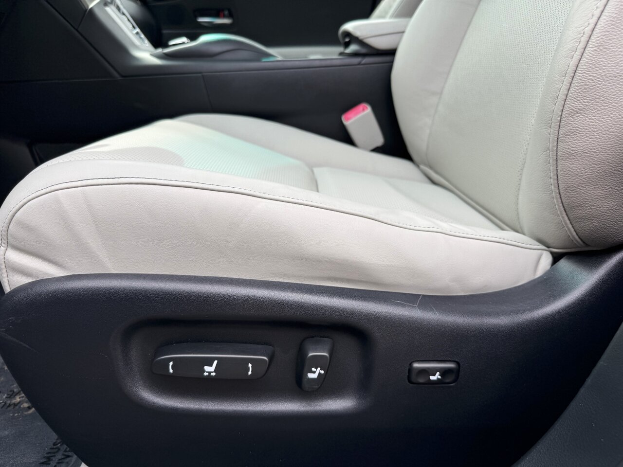 2013 Lexus RX 450h AWD 30/28 MPG COOLED SEATS - Photo 24 - Portland, OR 97211