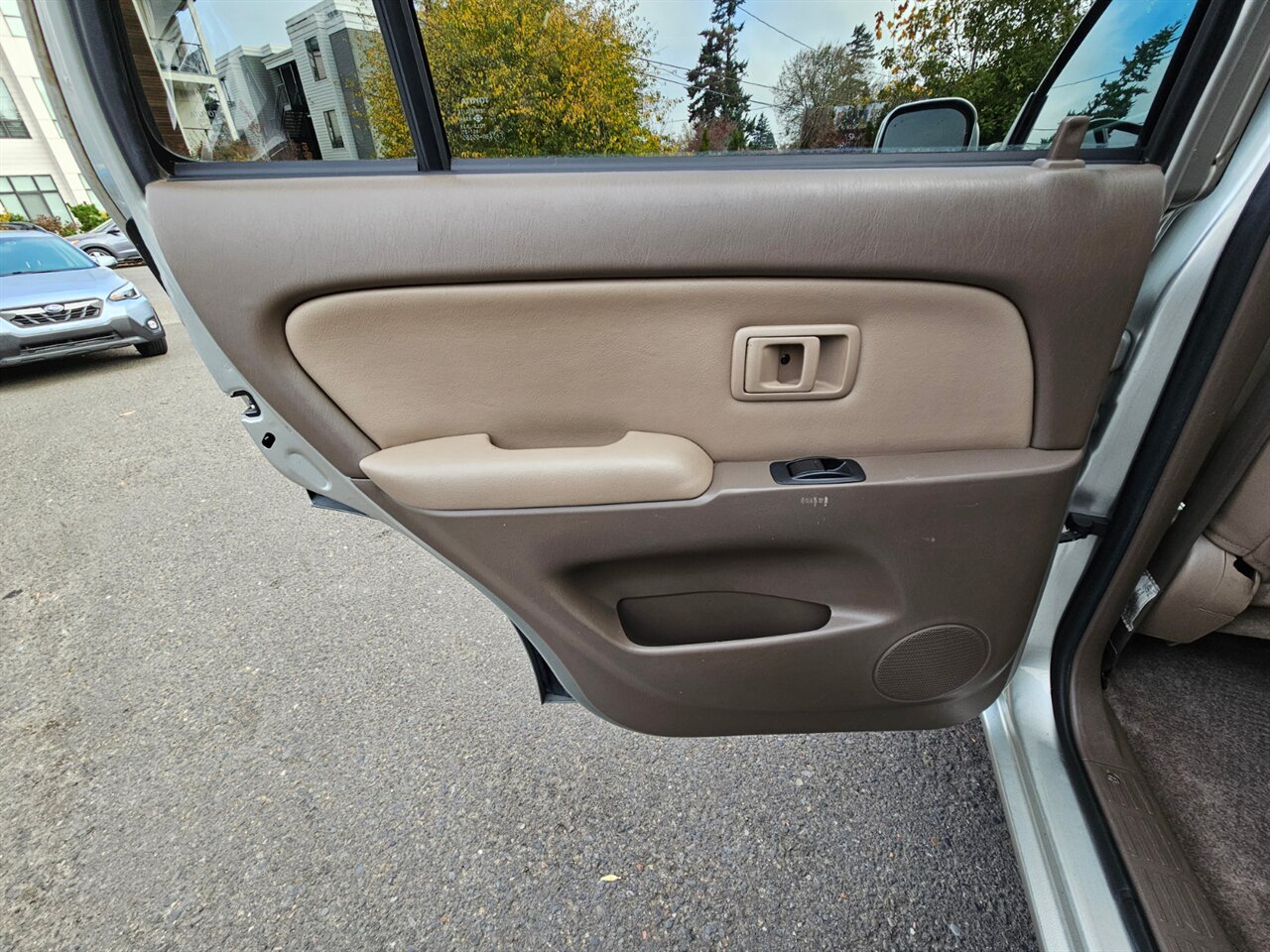 2001 Toyota 4Runner SR5   - Photo 13 - Portland, OR 97211