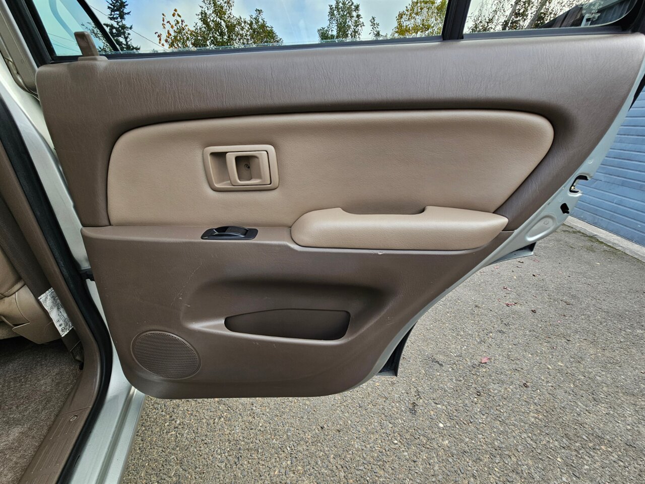 2001 Toyota 4Runner SR5   - Photo 15 - Portland, OR 97211