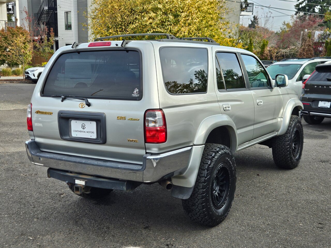 2001 Toyota 4Runner SR5   - Photo 6 - Portland, OR 97211