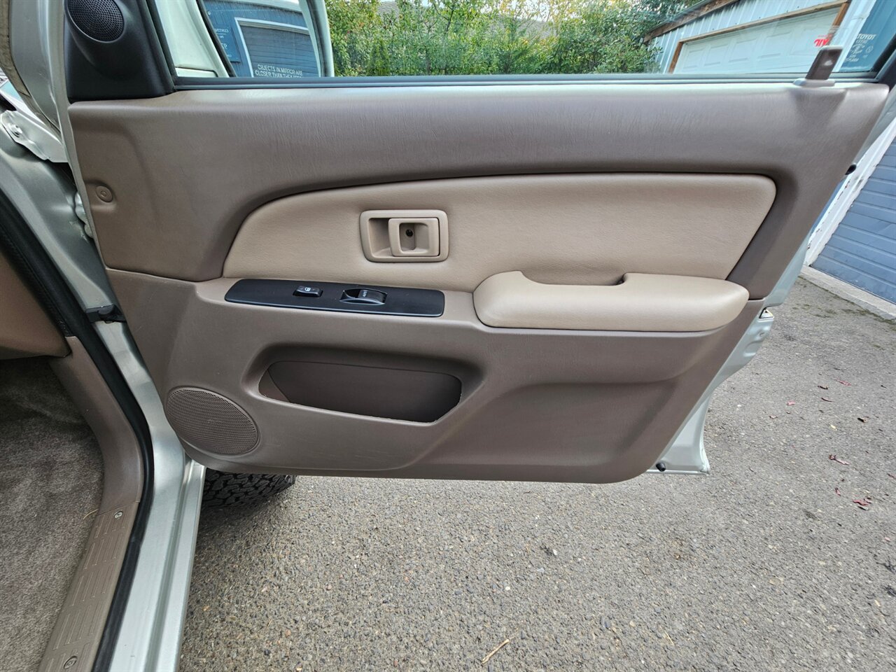 2001 Toyota 4Runner SR5   - Photo 17 - Portland, OR 97211