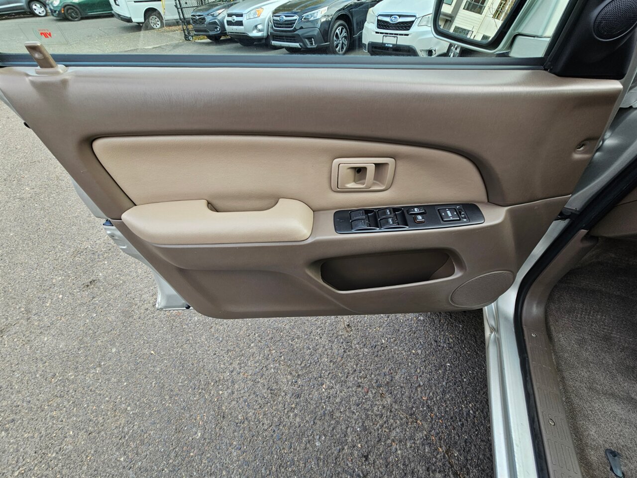 2001 Toyota 4Runner SR5   - Photo 11 - Portland, OR 97211