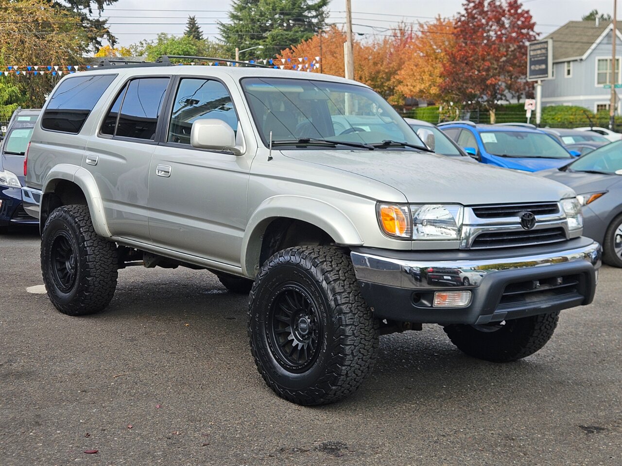 2001 Toyota 4Runner SR5   - Photo 8 - Portland, OR 97211