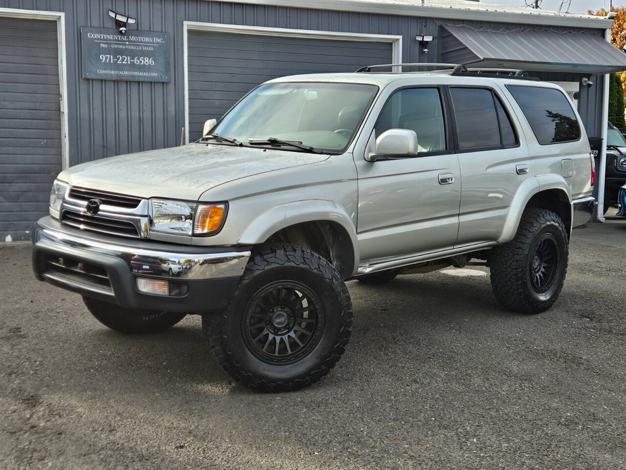 2001 Toyota 4Runner SR5   - Photo 1 - Portland, OR 97211