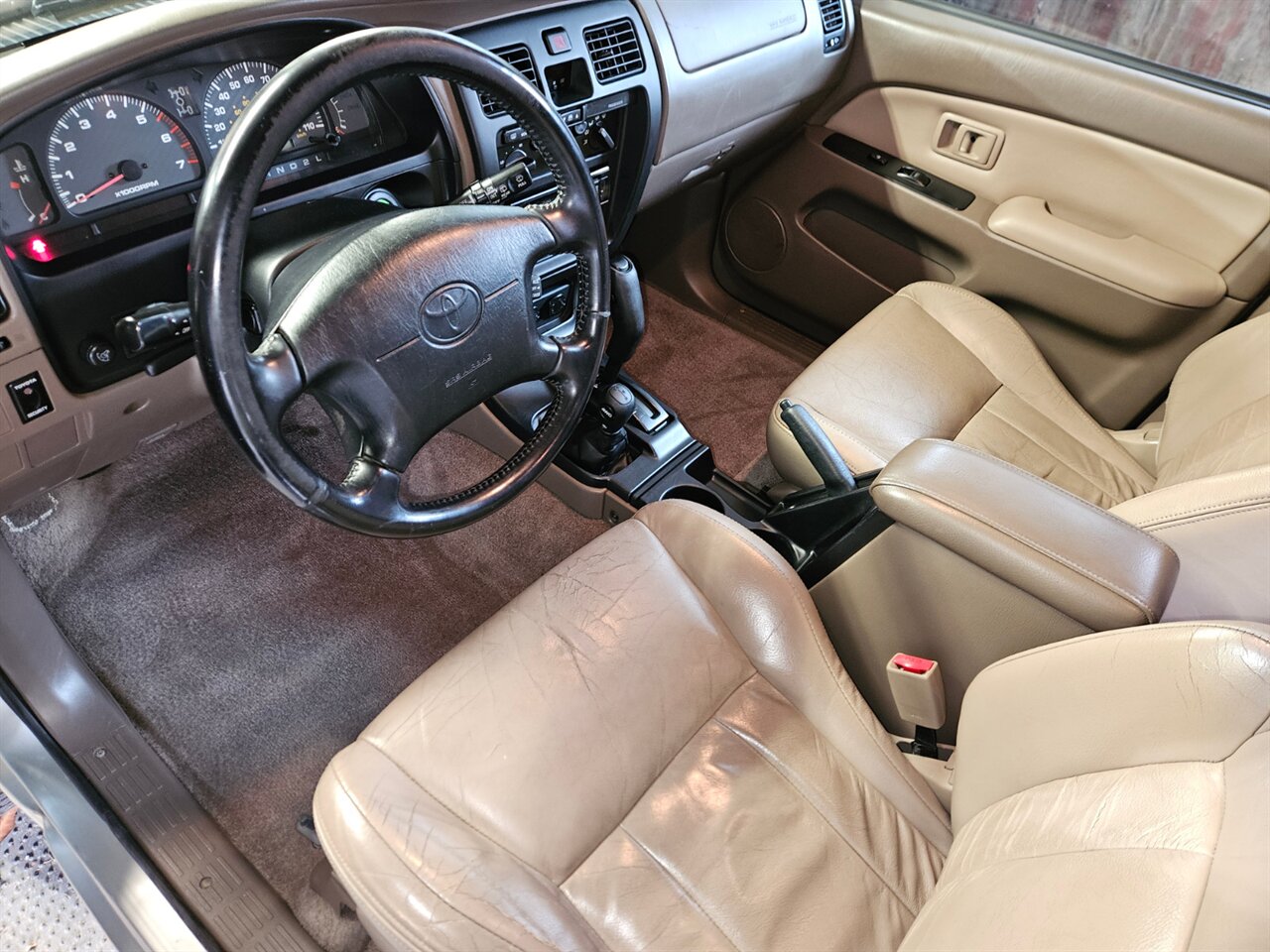 2001 Toyota 4Runner SR5   - Photo 2 - Portland, OR 97211