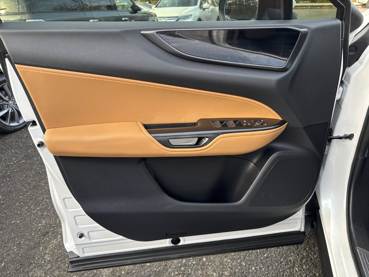 2024 Lexus NX 350h 1 OWNER LOADED ADAPTIVE CRUISE - Photo 11 - Portland, OR 97211