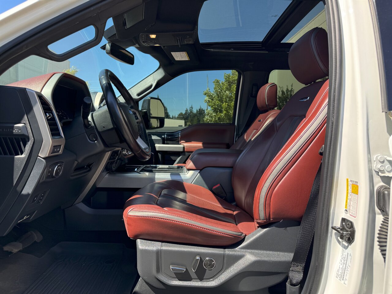 2022 Ford F-250 Super Duty Platinum   - Photo 11 - Portland, OR 97211