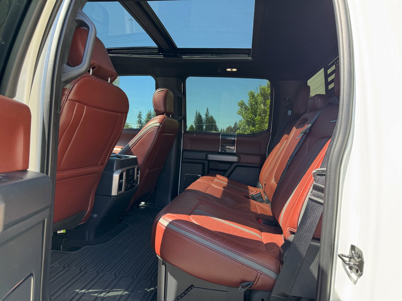 2022 Ford F-250 Super Duty Platinum   - Photo 13 - Portland, OR 97211