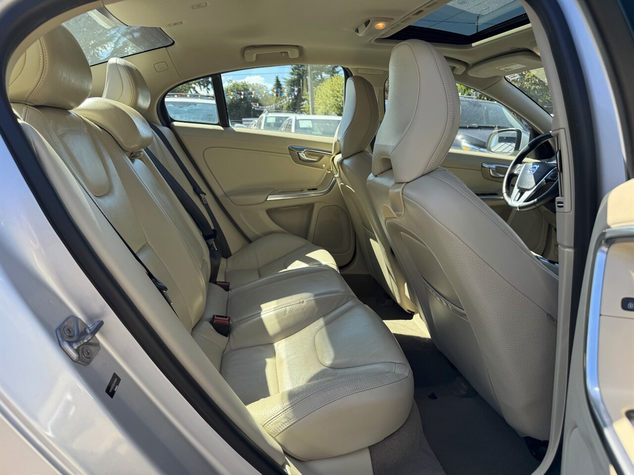 2014 Volvo S60 T5 - Photo 16 - Portland, OR 97211
