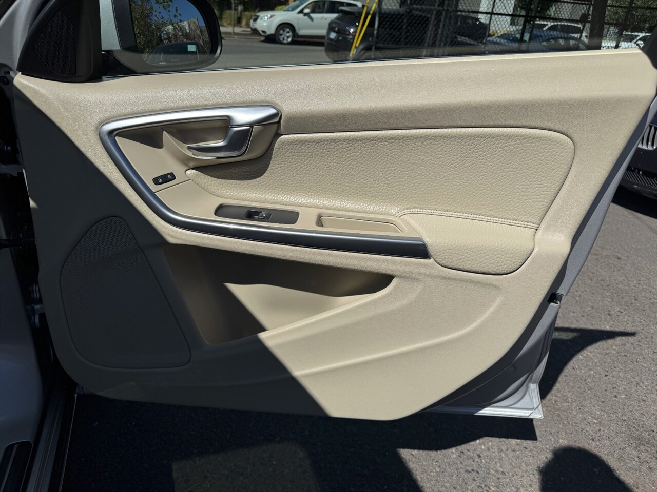 2014 Volvo S60 T5 - Photo 19 - Portland, OR 97211