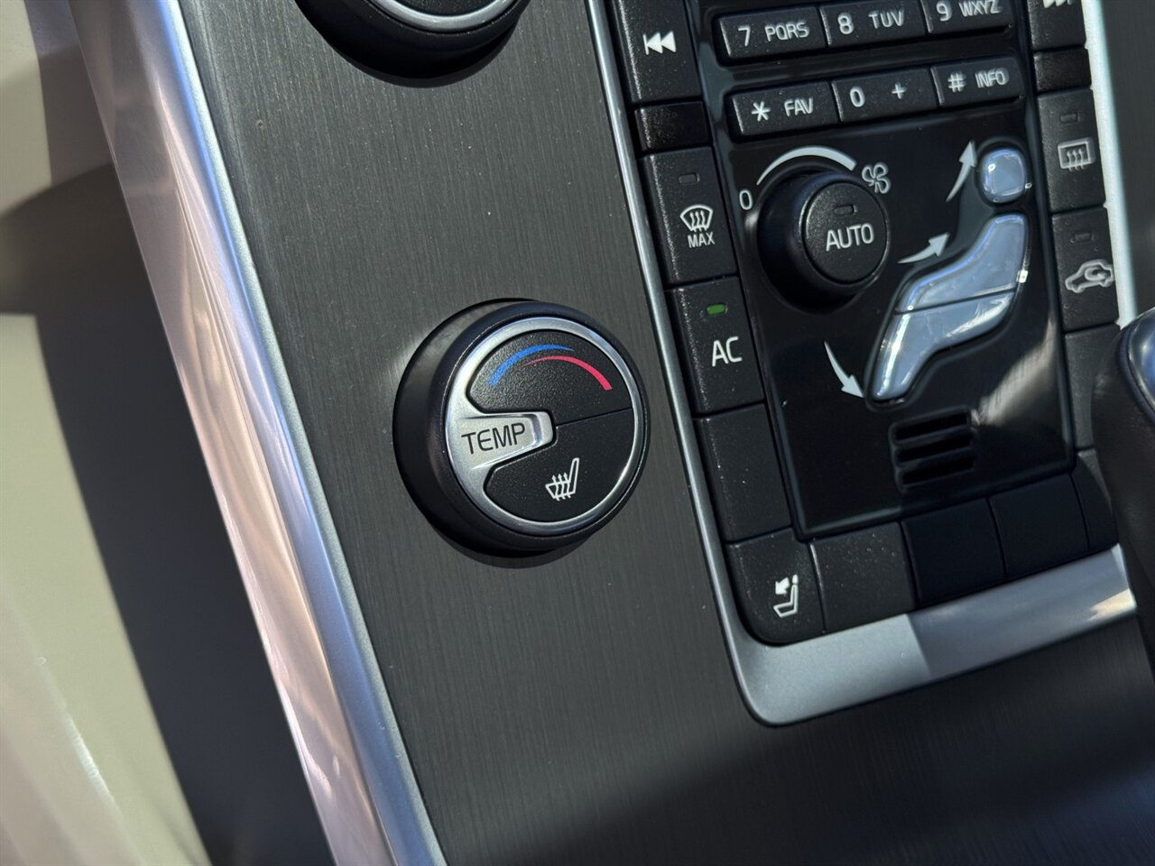 2014 Volvo S60 T5 - Photo 29 - Portland, OR 97211