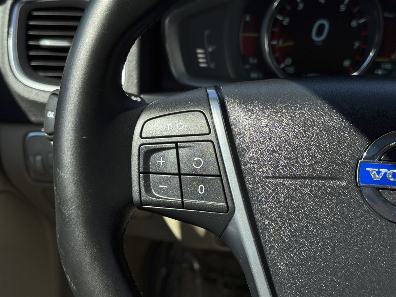 2014 Volvo S60 T5 - Photo 24 - Portland, OR 97211