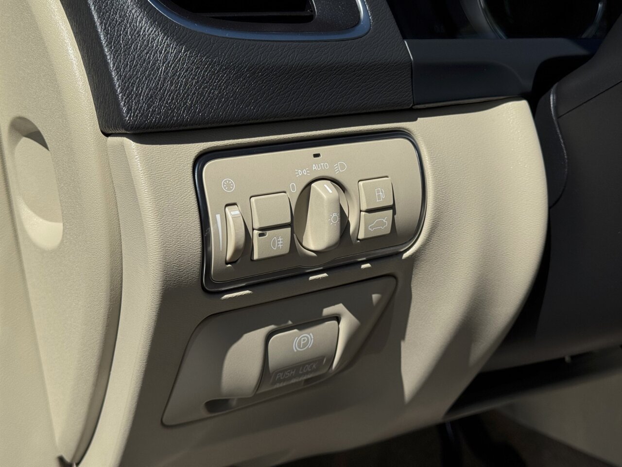 2014 Volvo S60 T5 - Photo 20 - Portland, OR 97211