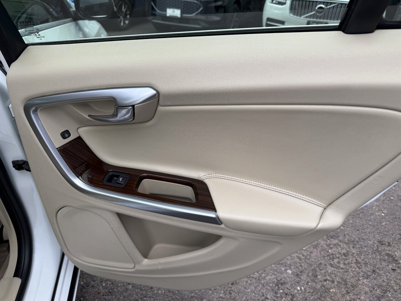 2015 Volvo S60 T5 Platinum - Photo 12 - Portland, OR 97211