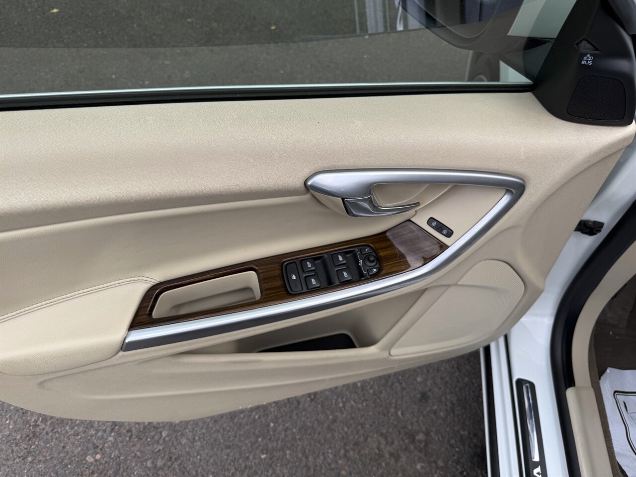2015 Volvo S60 T5 Platinum - Photo 23 - Portland, OR 97211
