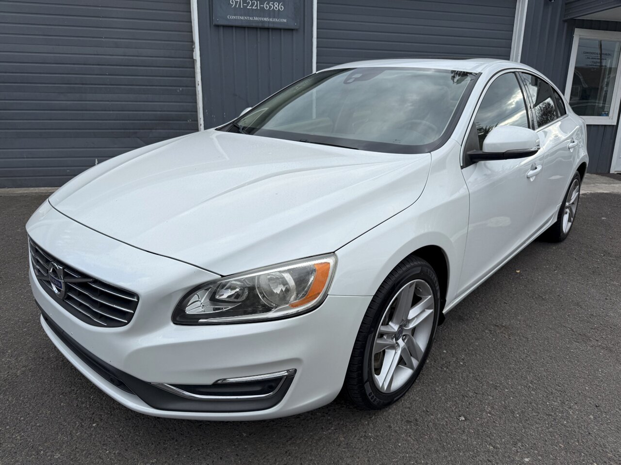 2015 Volvo S60 T5 Platinum - Photo 1 - Portland, OR 97211