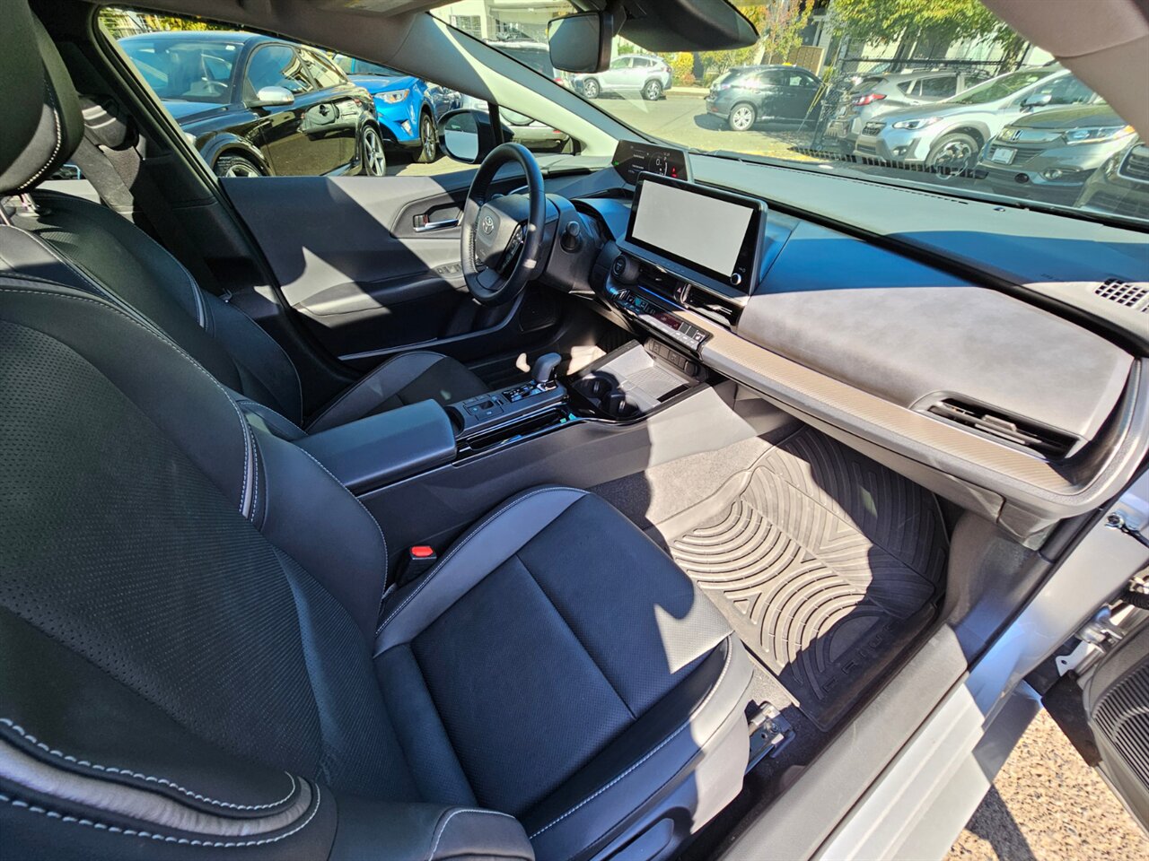 2025 Toyota Prius XLE AWD - Photo 18 - Portland, OR 97211