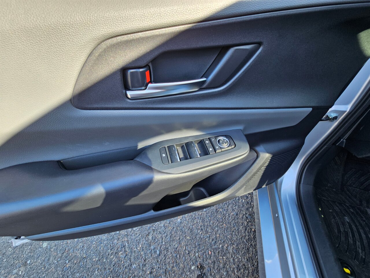 2025 Toyota Prius XLE AWD - Photo 13 - Portland, OR 97211