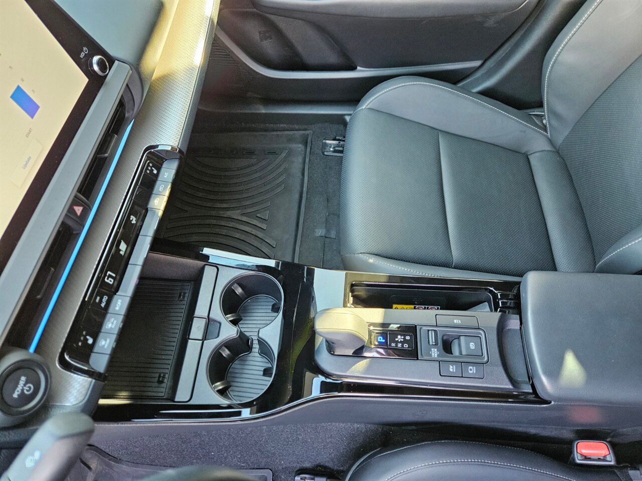 2025 Toyota Prius XLE AWD - Photo 26 - Portland, OR 97211