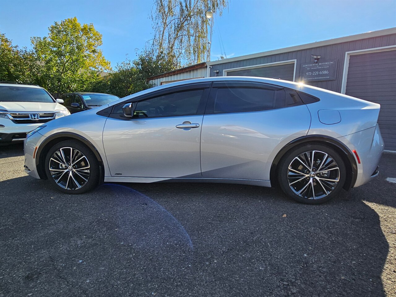 2025 Toyota Prius XLE AWD - Photo 3 - Portland, OR 97211