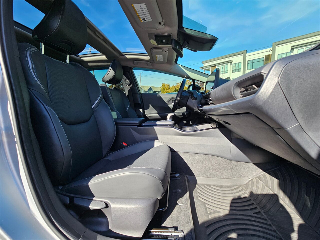 2025 Toyota Prius XLE AWD - Photo 17 - Portland, OR 97211