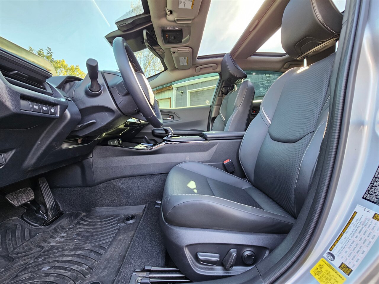 2025 Toyota Prius XLE AWD - Photo 12 - Portland, OR 97211