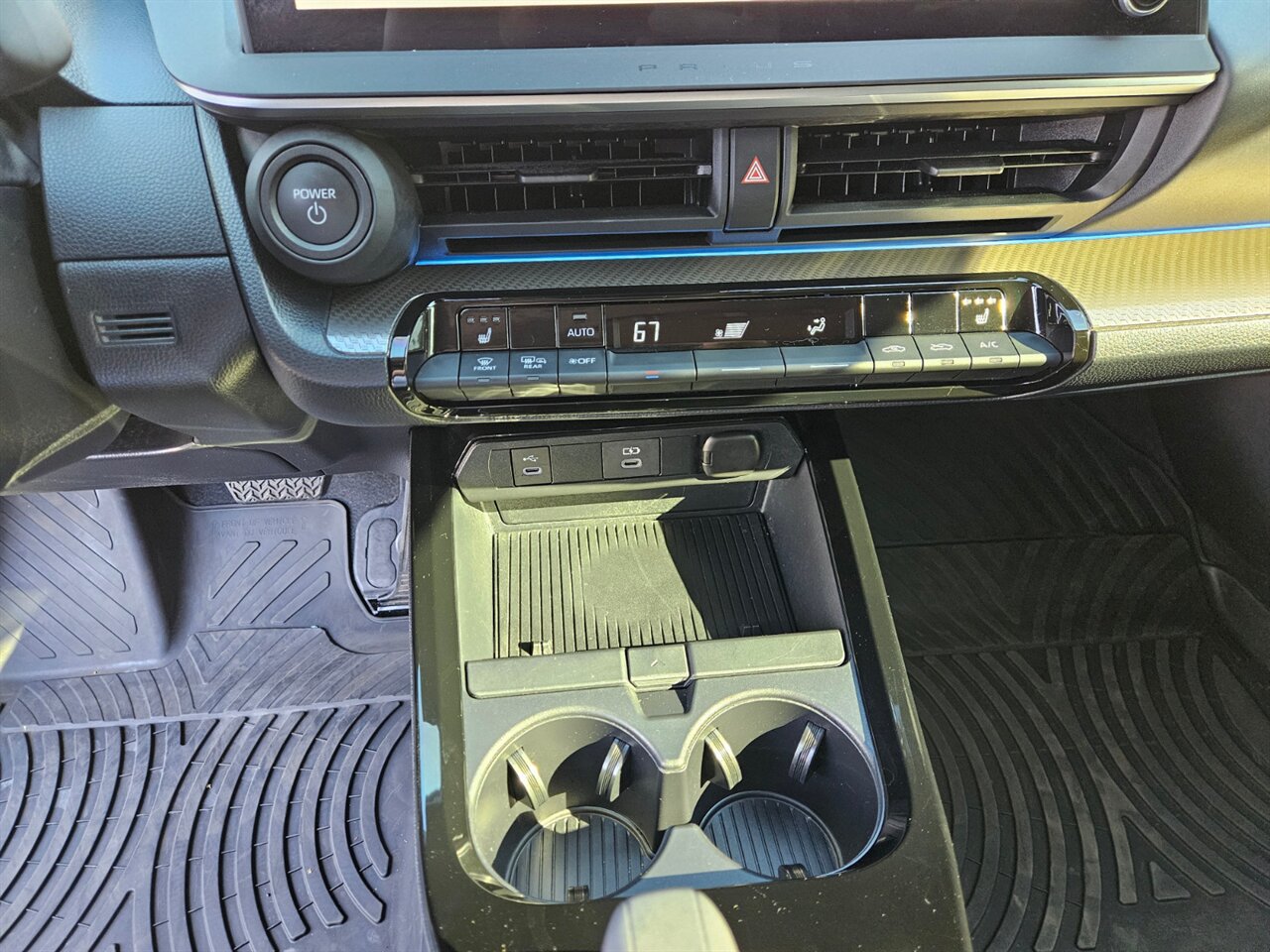 2025 Toyota Prius XLE AWD - Photo 25 - Portland, OR 97211