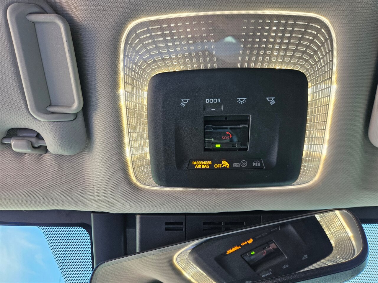 2025 Toyota Prius XLE AWD - Photo 30 - Portland, OR 97211