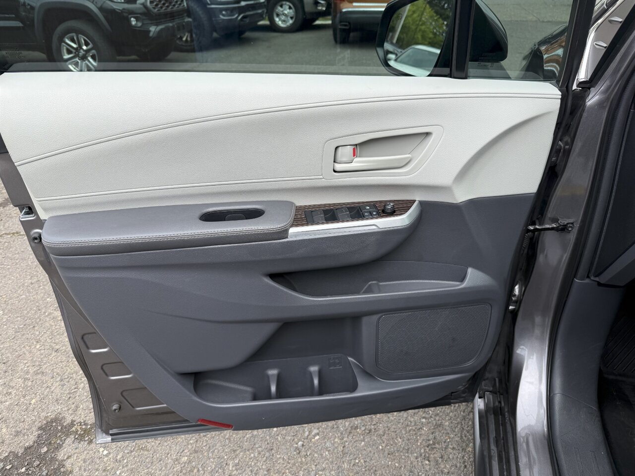 2022 Toyota Sienna LE ADAPTIVE CRUISE CAPTAIN CHAIRS - Photo 12 - Portland, OR 97211
