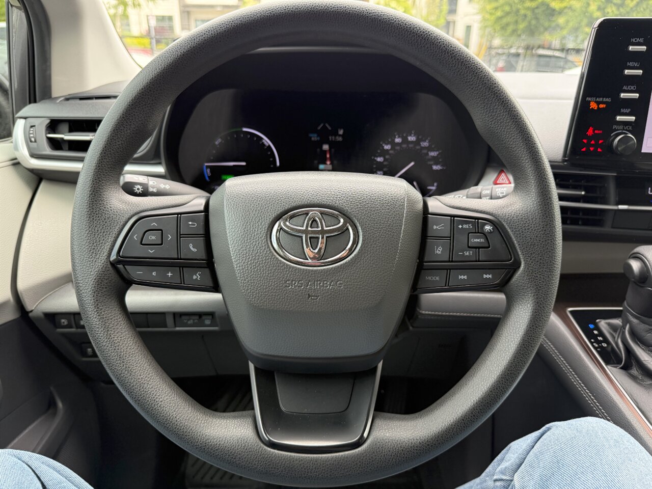 2022 Toyota Sienna LE ADAPTIVE CRUISE CAPTAIN CHAIRS - Photo 23 - Portland, OR 97211