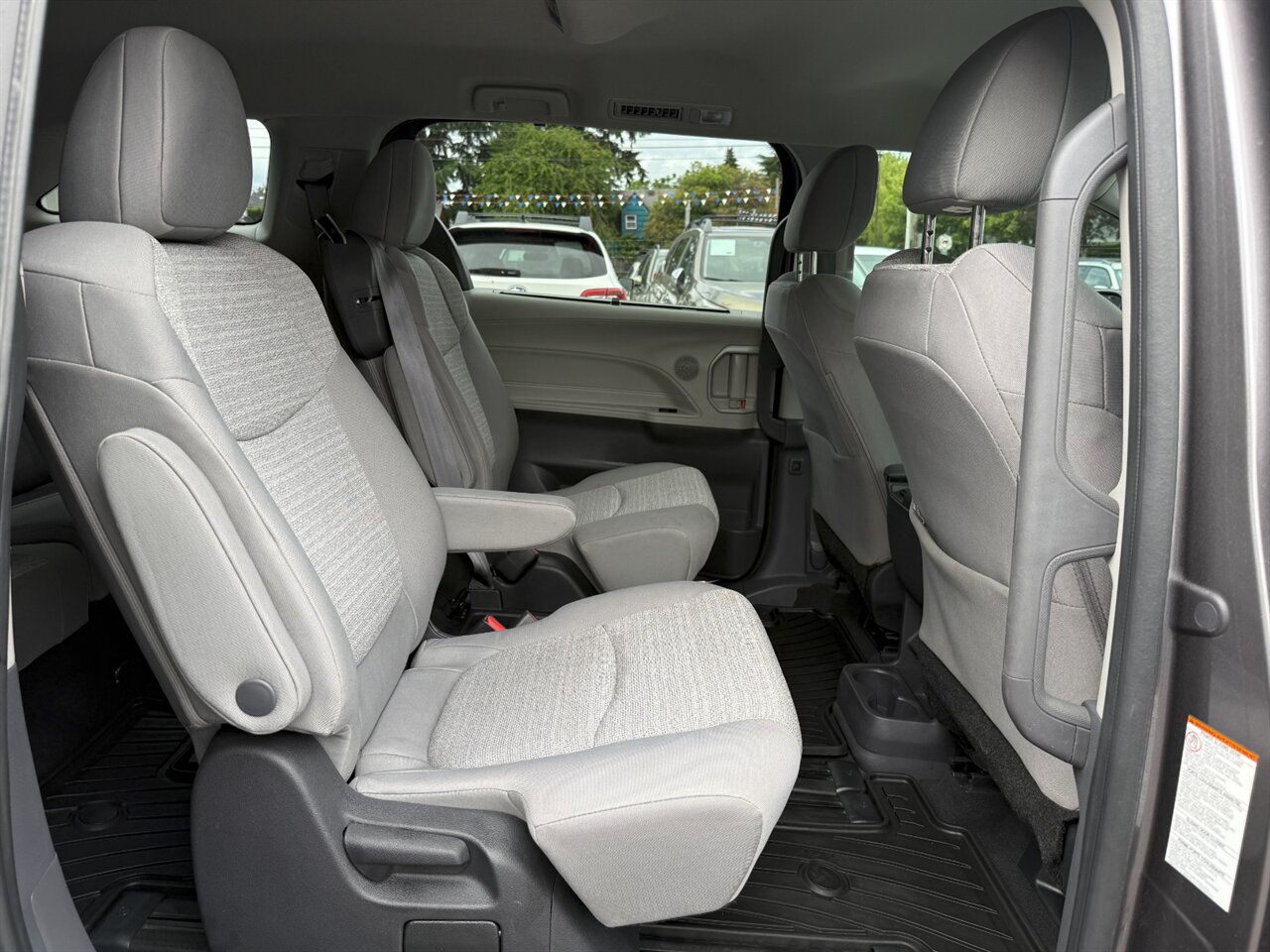 2022 Toyota Sienna LE ADAPTIVE CRUISE CAPTAIN CHAIRS - Photo 18 - Portland, OR 97211