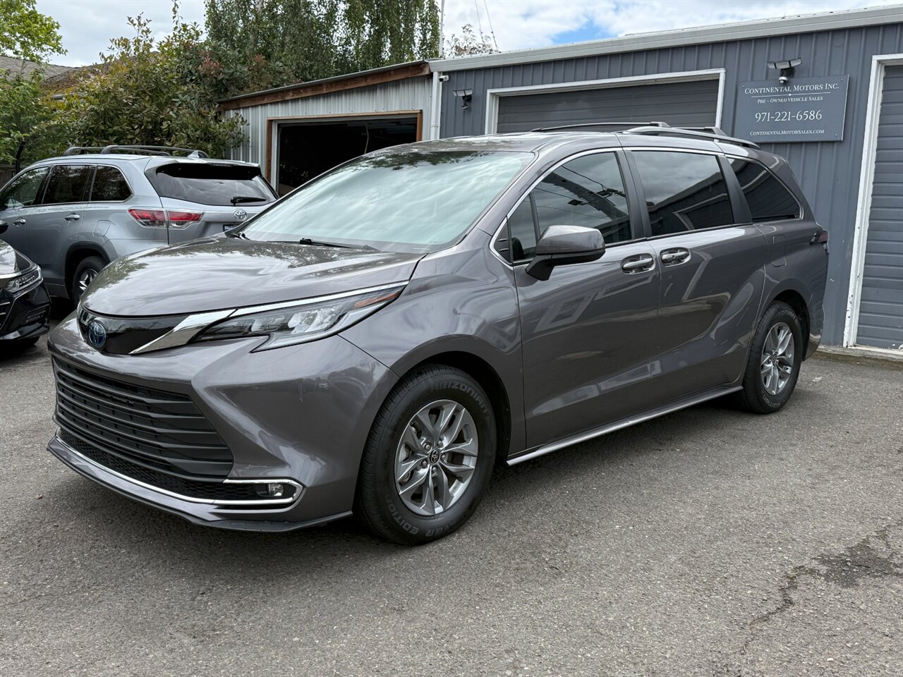 2022 Toyota Sienna LE ADAPTIVE CRUISE CAPTAIN CHAIRS - Photo 3 - Portland, OR 97211