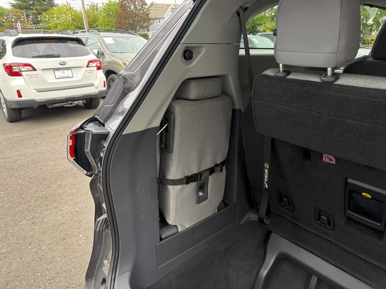 2022 Toyota Sienna LE ADAPTIVE CRUISE CAPTAIN CHAIRS - Photo 17 - Portland, OR 97211
