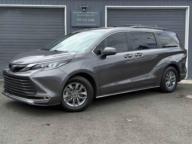 2022 Toyota Sienna LE ADAPTIVE CRUISE CAPTAIN CHAIRS  