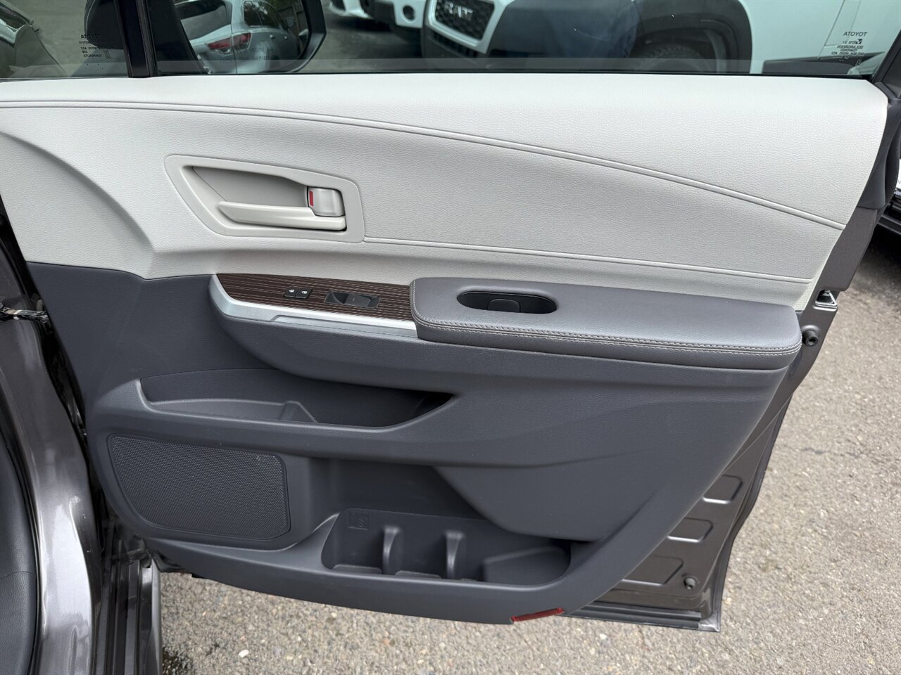 2022 Toyota Sienna LE ADAPTIVE CRUISE CAPTAIN CHAIRS - Photo 21 - Portland, OR 97211