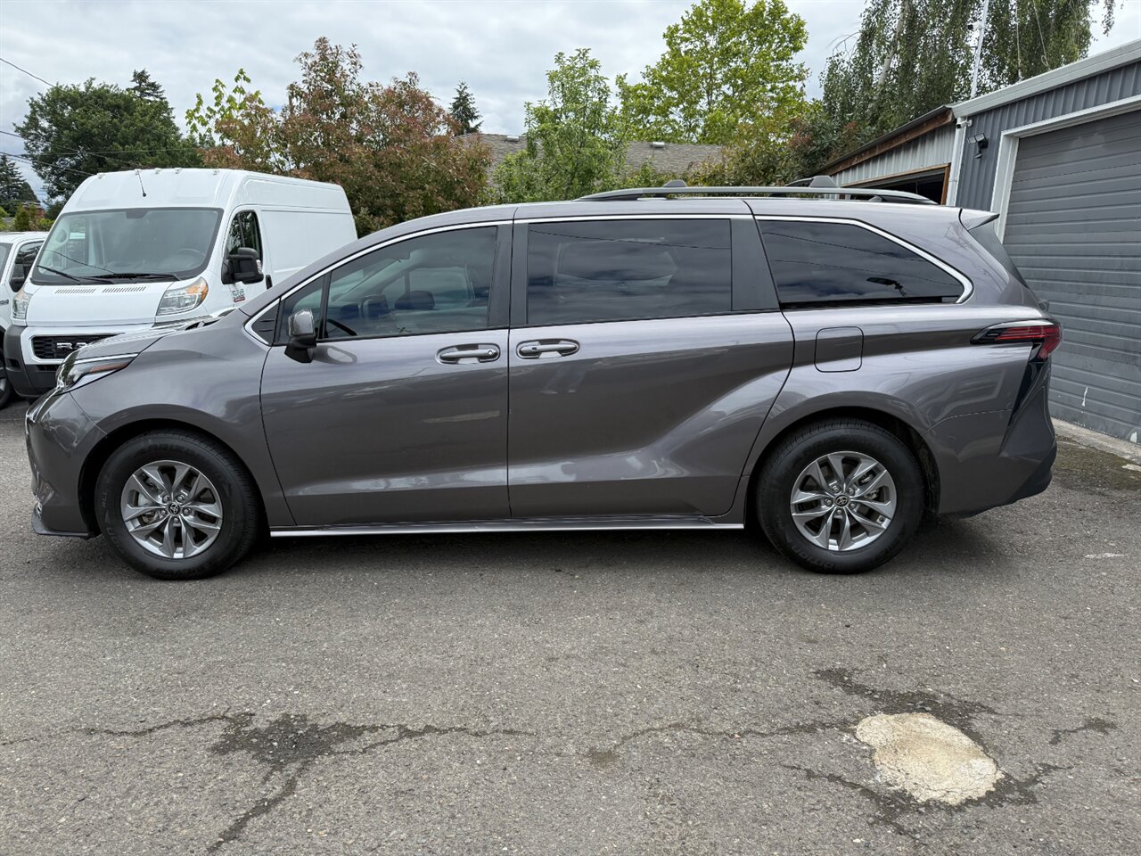 2022 Toyota Sienna LE ADAPTIVE CRUISE CAPTAIN CHAIRS - Photo 4 - Portland, OR 97211
