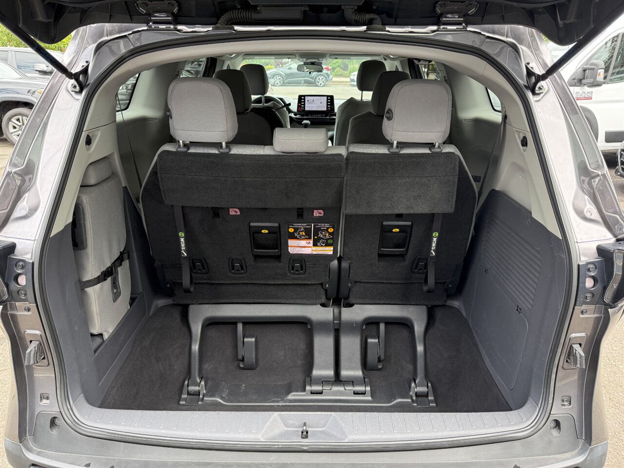 2022 Toyota Sienna LE ADAPTIVE CRUISE CAPTAIN CHAIRS - Photo 16 - Portland, OR 97211