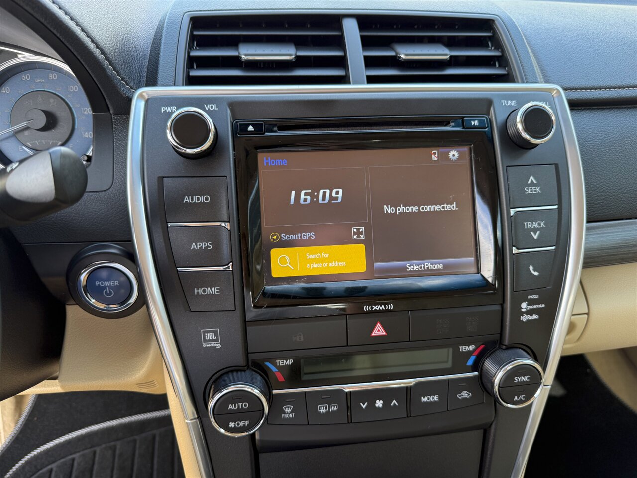 2017 Toyota Camry Hybrid XLE LEATHER ONLY 50K MILES   - Photo 17 - Portland, OR 97211