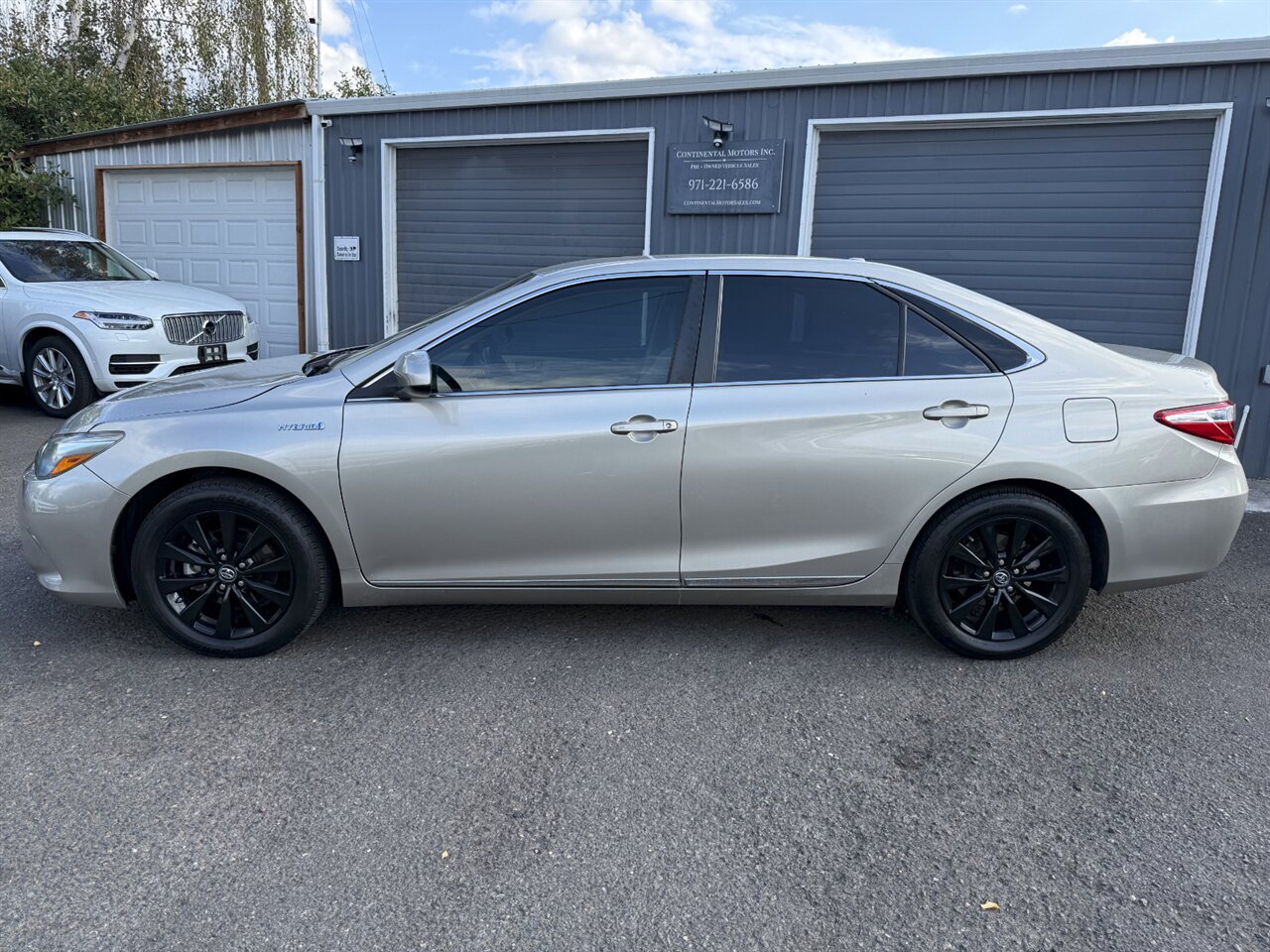 2017 Toyota Camry Hybrid XLE LEATHER ONLY 50K MILES   - Photo 3 - Portland, OR 97211
