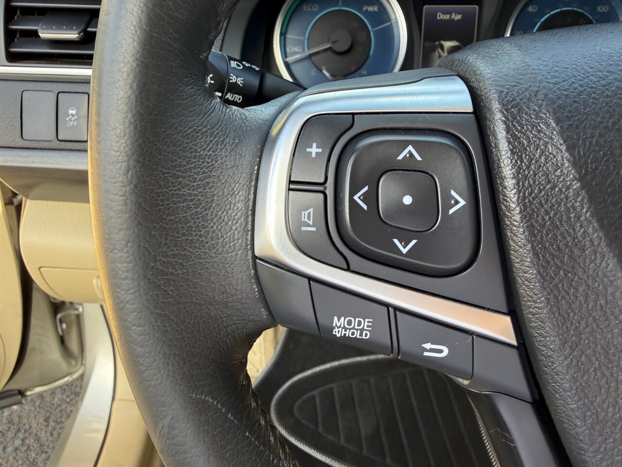 2017 Toyota Camry Hybrid XLE LEATHER ONLY 50K MILES   - Photo 14 - Portland, OR 97211